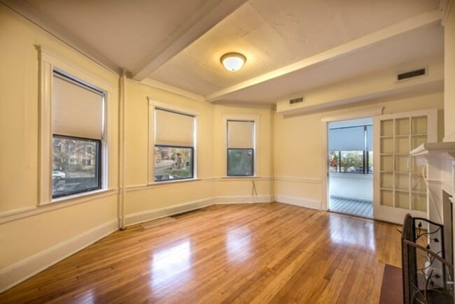 Foto del edificio - Coolidge Corner Studio – 650 Sq Ft – W/D in Unit – No Fee – 9/1