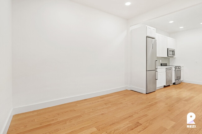 Building Photo - 350 Lenox Ave