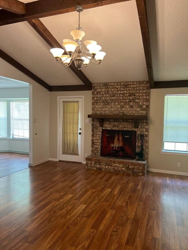 Foto del edificio - Spacious 4 bedroom minutes from Fort Johnson