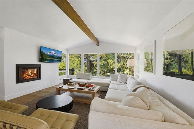 Foto del edificio - 631 84th Ave NE