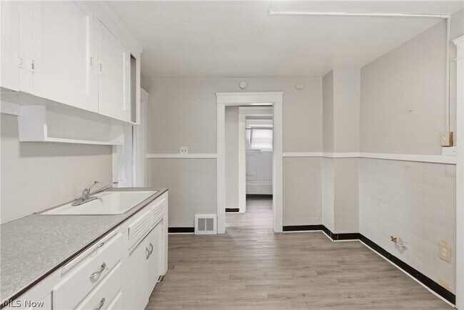 Building Photo - 515 E 143rd St