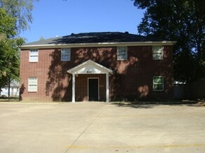 Building Photo - 822 N El Paso Ave