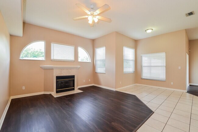 Foto del edificio - 1604 Silhouette Dr