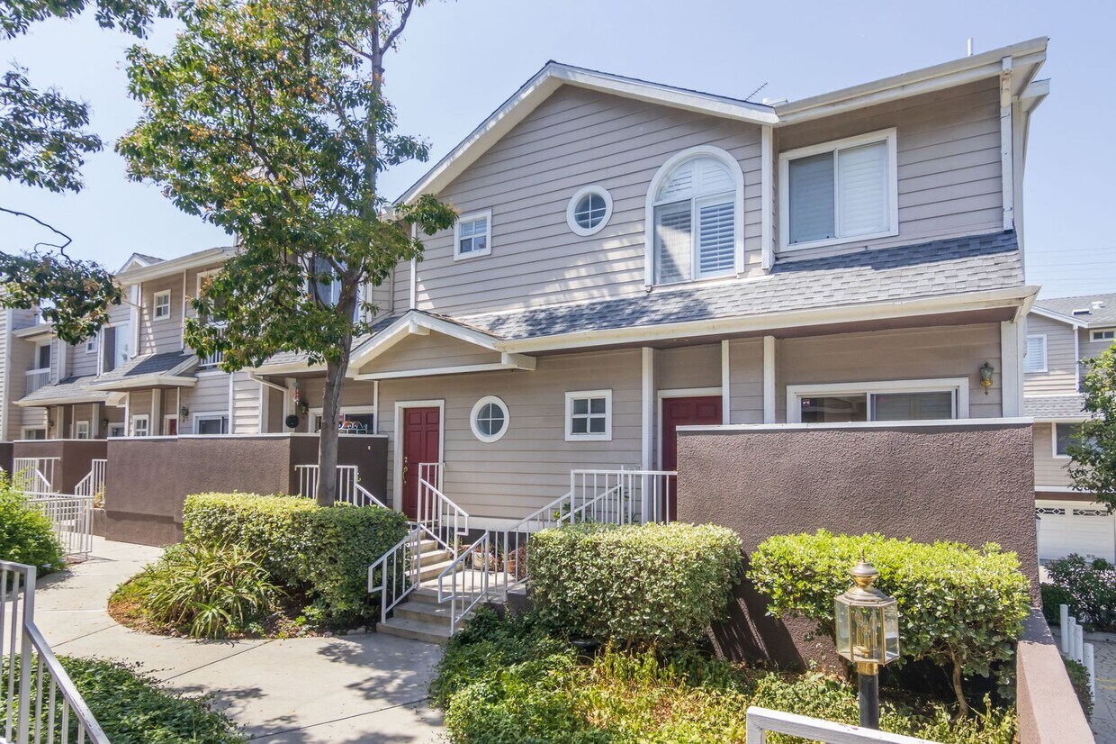 Foto principal - Bright End-Unit Townhouse in Shady Grove w...