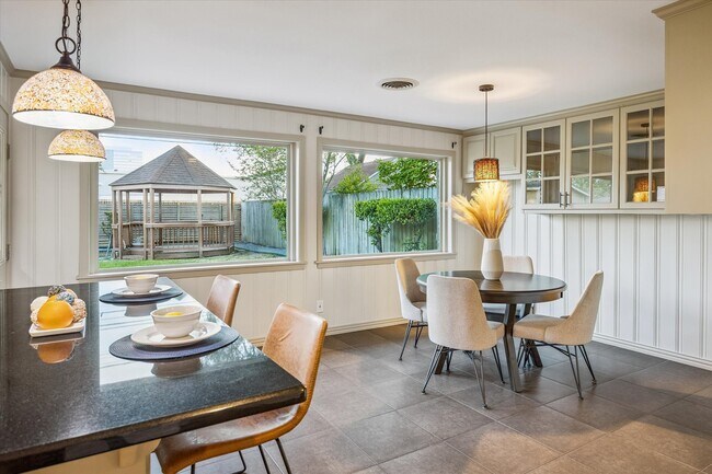 Foto del edificio - 9813 Pine Lake Dr
