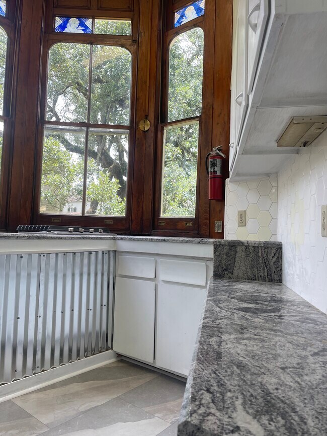 Foto del edificio - 1328 Jackson Ave