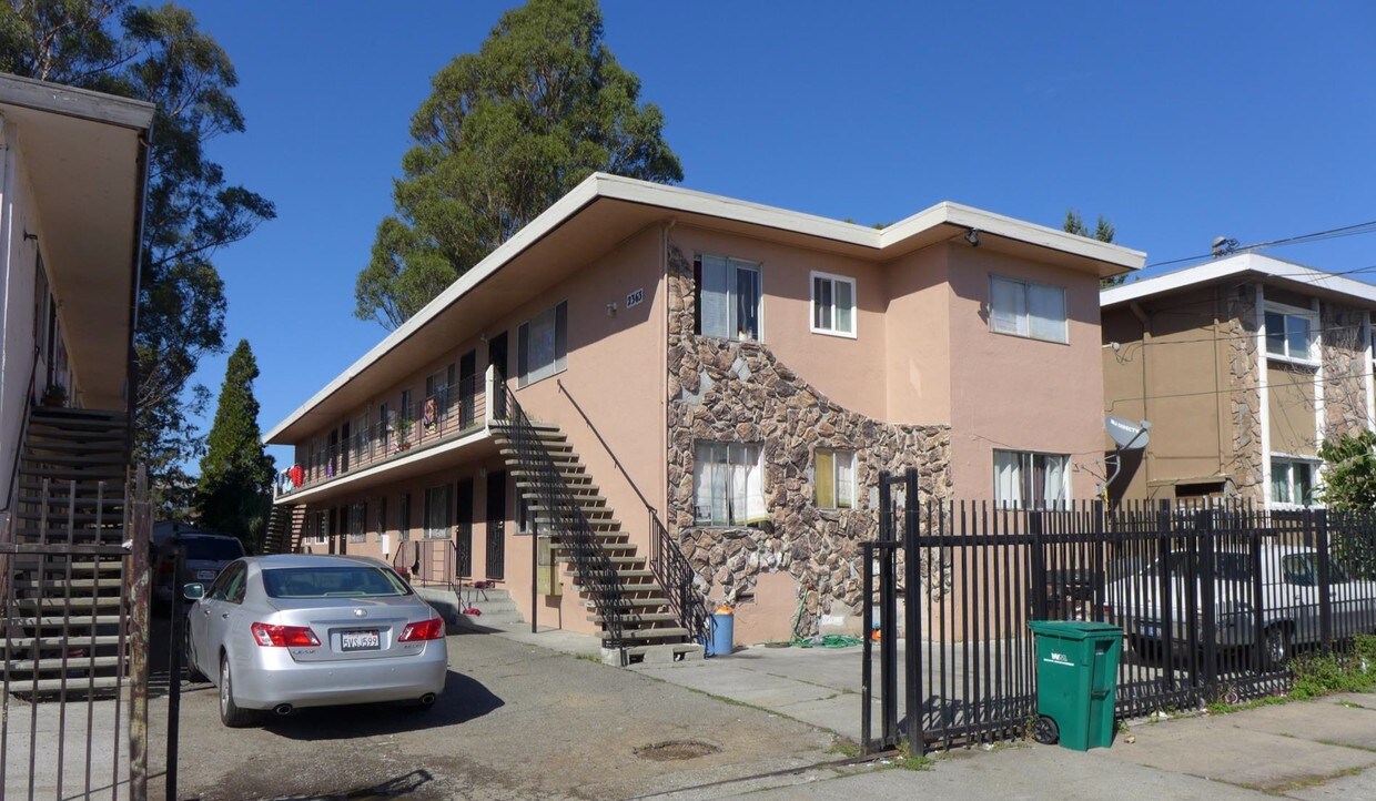 Foto principal - 2363 Humboldt Ave