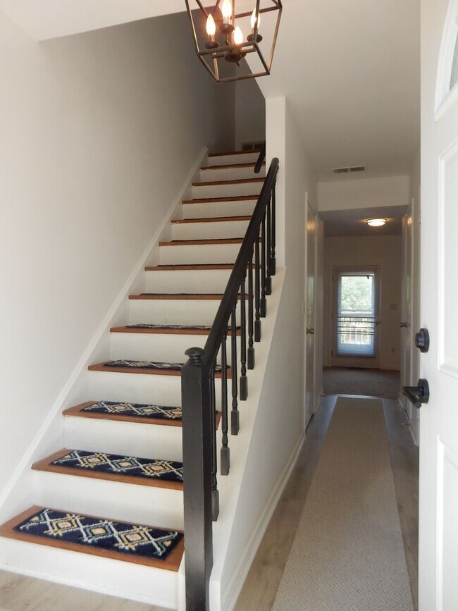 Foto del edificio - Lovely 3 BR townhome with Community Pool; ...