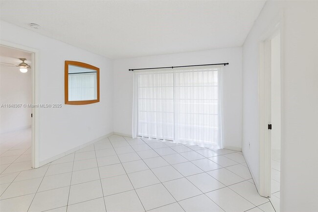Foto del edificio - 2600 Collins Ave