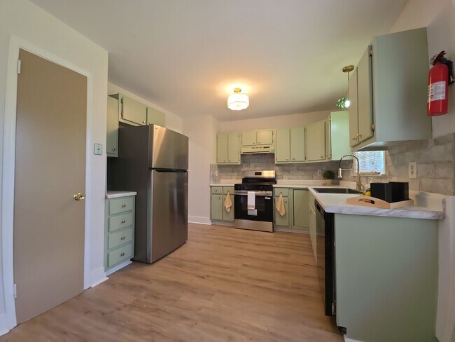 Foto del edificio - 2613 Skyline Dr NW