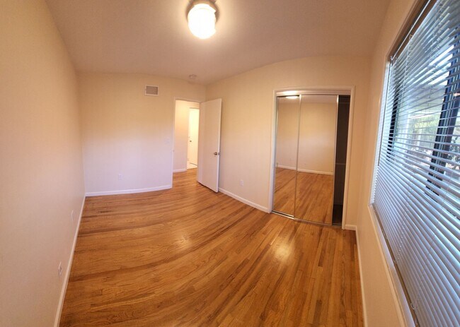 Foto del edificio - 5 Bedroom 3 bathroom in close proximity to POLY CAMPUS!