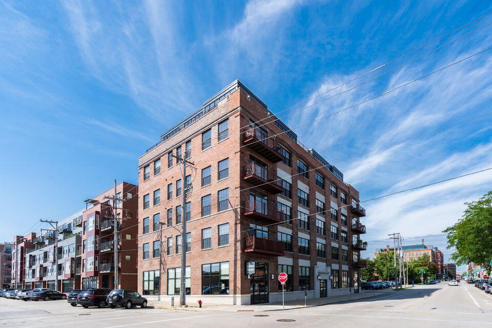 Primary Photo - 525 E Chicago St