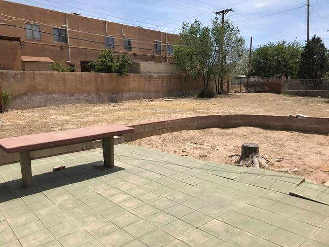 Building Photo - 4bed 2 bath