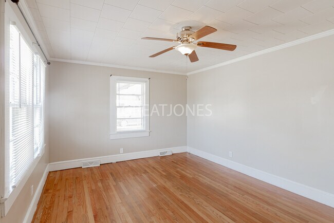 Foto del edificio - NOW OFFERING $250 OFF FIRST FULL MONTH IF ...