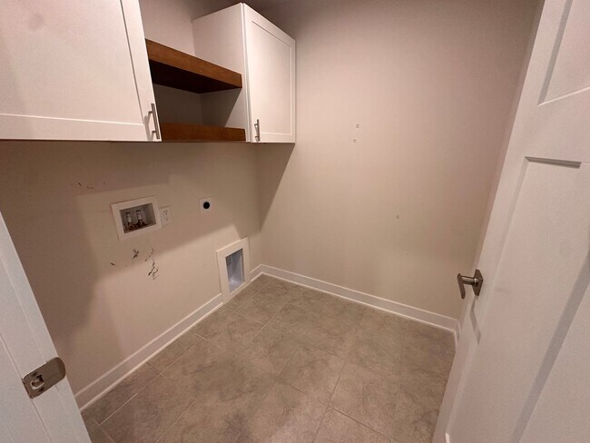 Foto del edificio - 1668 Burtonwood Dr