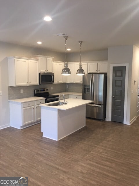 Building Photo - 335 Lorien Way