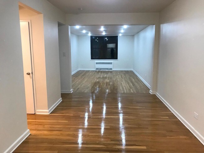 Foto del edificio - 3415 Parsons Blvd