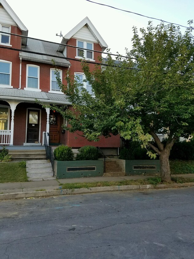 827 Seneca St, Fountain Hill, PA 18015 Apartments Fountain Hill, PA