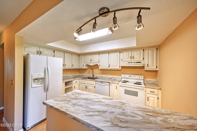 Building Photo - 7129 S Lagoon Dr