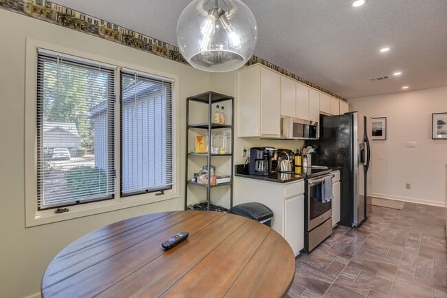 Foto del edificio - 3247 Summerchase Cir