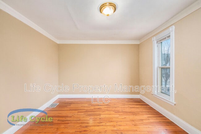 Building Photo - 310 Union Ave SE