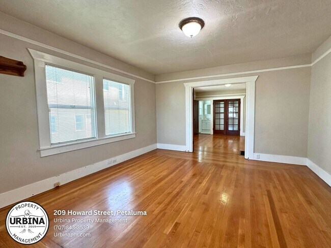 Building Photo - Charming West Petaluma Bungalow with Timel...