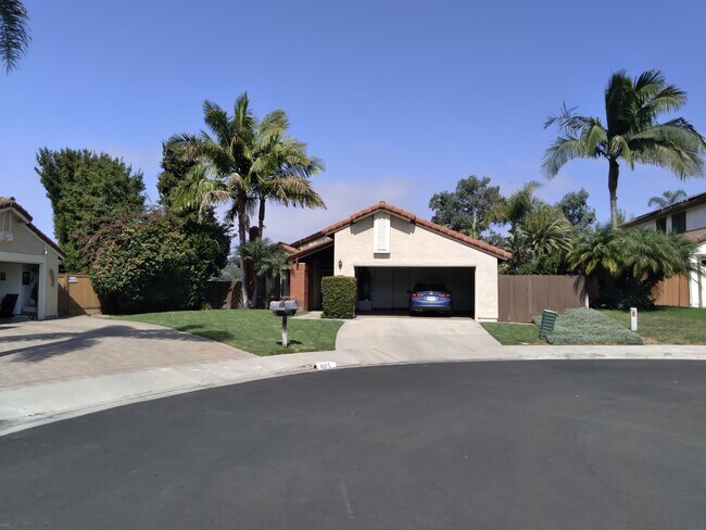 Foto del edificio - 605 Hollyridge Dr