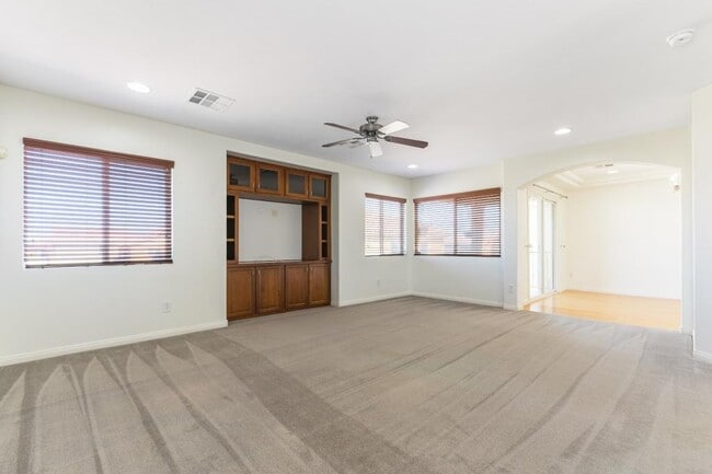 Building Photo - 8508 S Yellow Hawk Way
