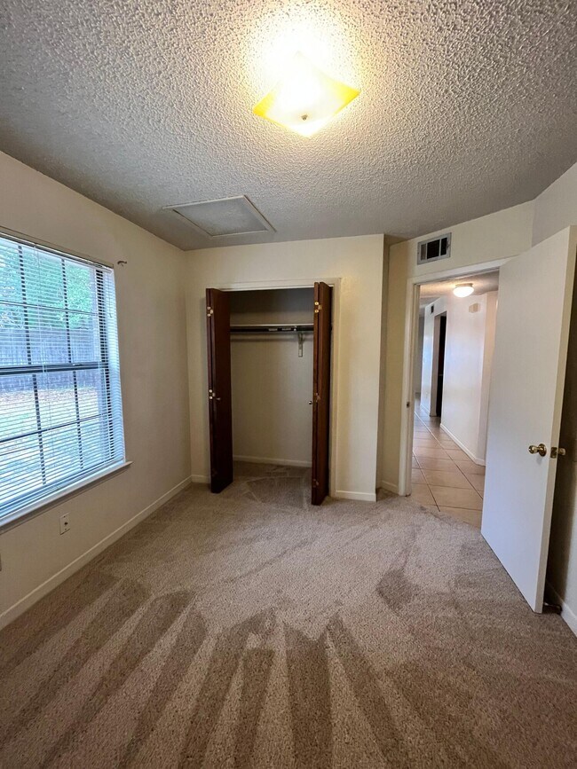 Foto del edificio - 133 Classic Manor Ct