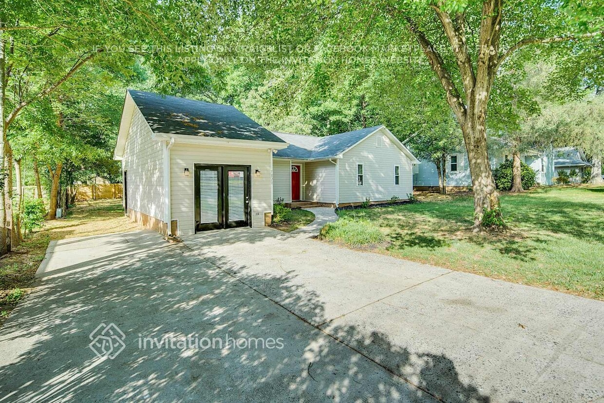 Primary Photo - 7820 Hickory Hollow Ln