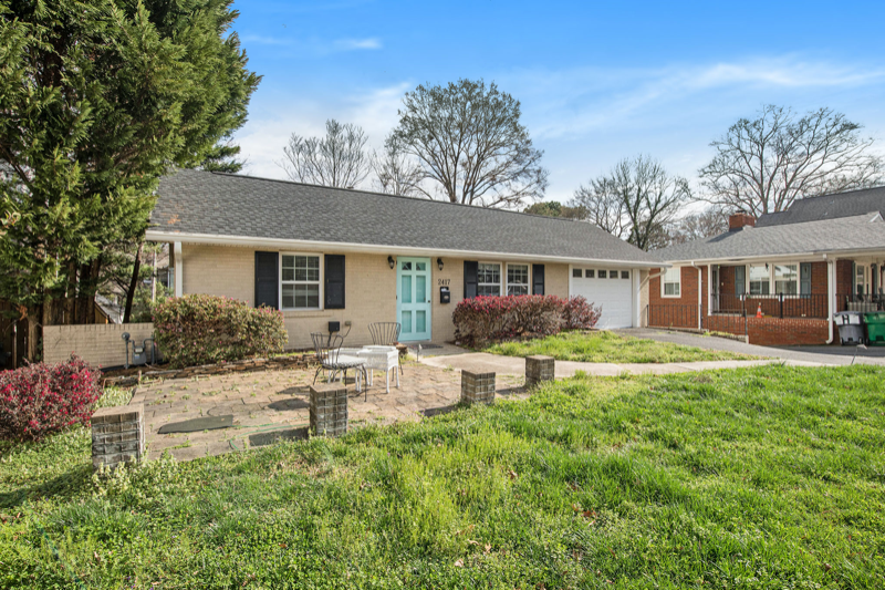 Primary Photo - 2417 Laburnum Ave
