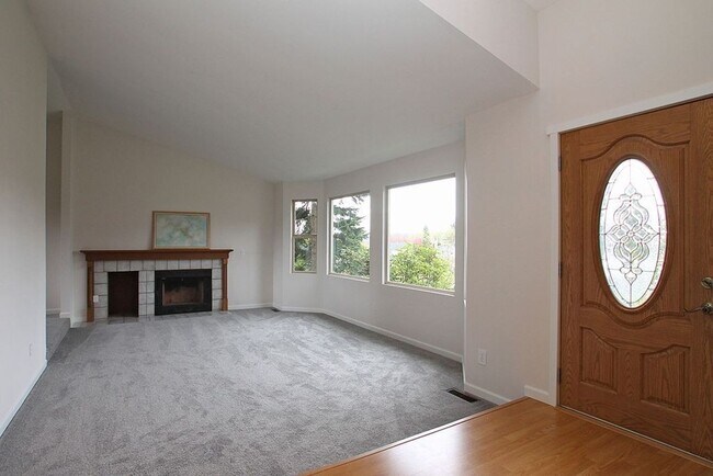 Foto del edificio - 4 Bedroom 2.5 Baths+ Bonus Home Office/ Woodinville $3850 per Month