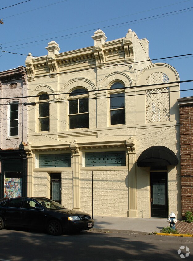 Primary Photo - 221 N Limestone