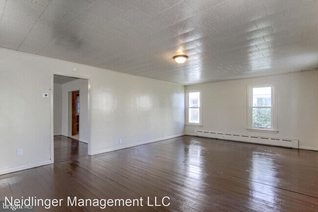 Foto del edificio - 3 br, 1 bath House - 28 N 4th Street