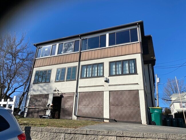 Building Photo - 11 Beacon Ave