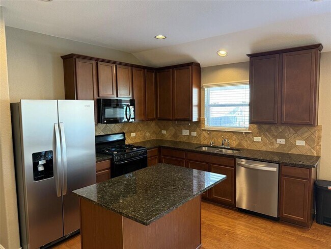 Foto del edificio - 419 Strawberry Blonde Dr