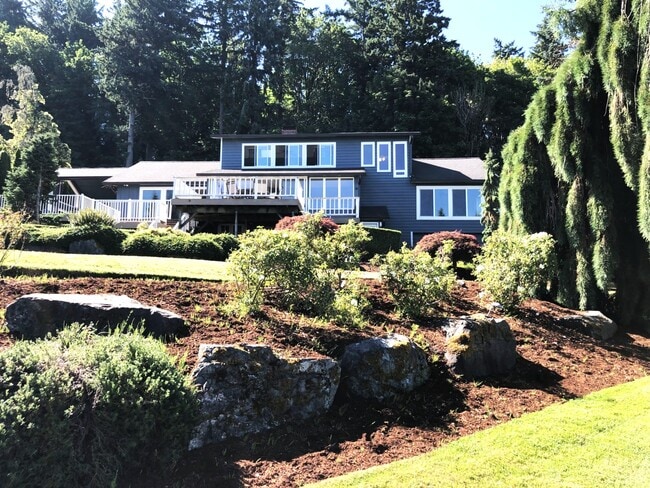 3 bedroom, 3 bath, office, 3 car garage - 7107 120th St NW