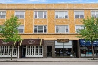 Building Photo - 2467 N Clark St