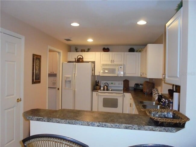 Building Photo - FOUNTAIN COURT CONDOMINIUM AVAILABLE FOR 2...