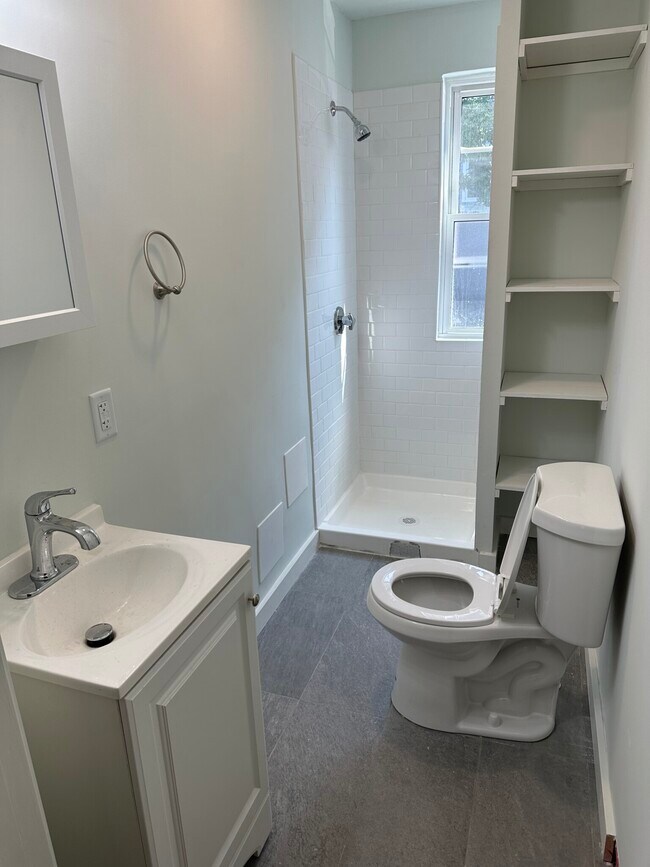 Foto del edificio - 506 E Broadway