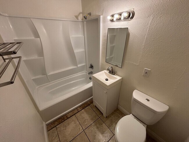 Foto del edificio - Charming 2Bed/1Bath ground floor apartment located in Northern/Central part of Las Vegas