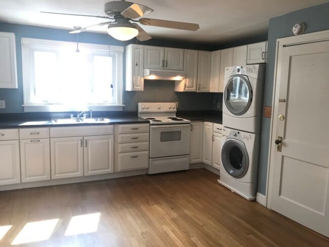 kitchen with w/d - 322 Coolidge Ave