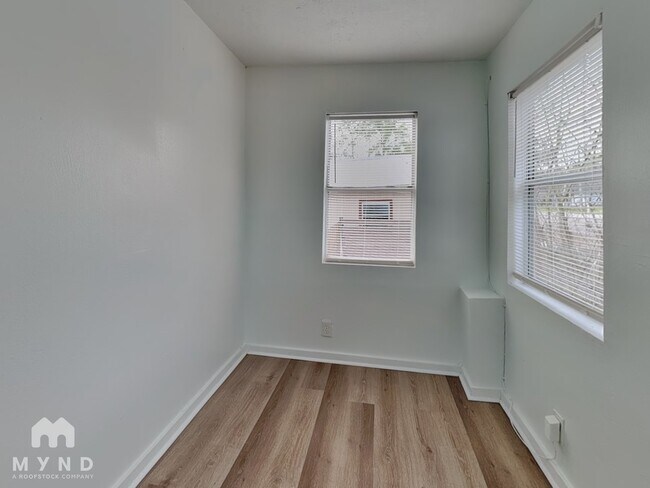 Foto del edificio - 2184 W 45th St