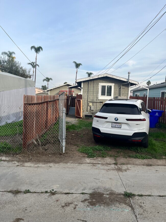 Foto del edificio - 5056 Hawley Blvd