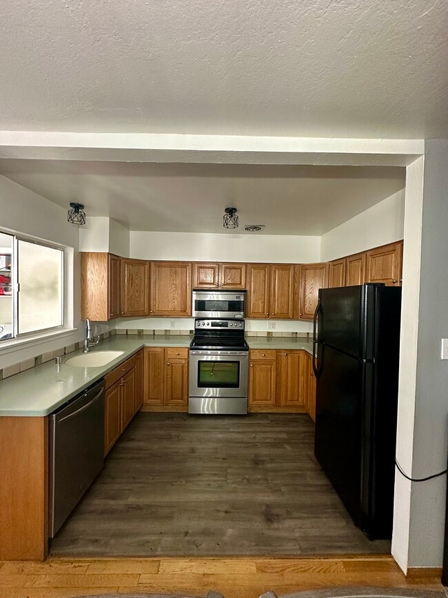 Building Photo - 1008 Los Gamos Rd
