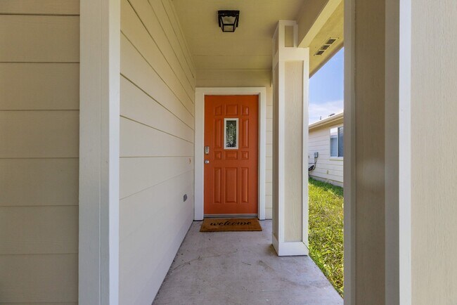 Building Photo - Updated 4/BR 2/BA Home Minutes from Downtown!