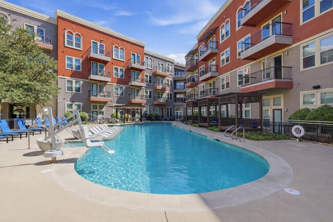 Resort-Style Pool - Capitol at Stonebriar