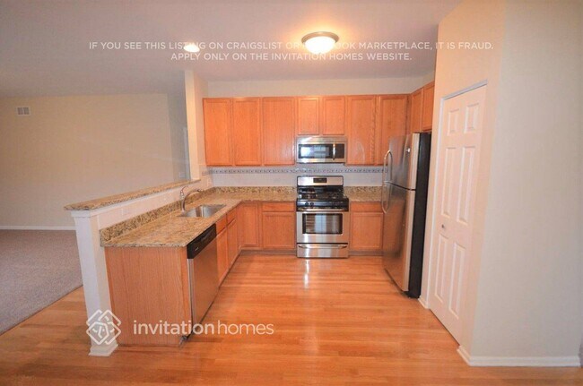 Building Photo - 1941 Royal Ln