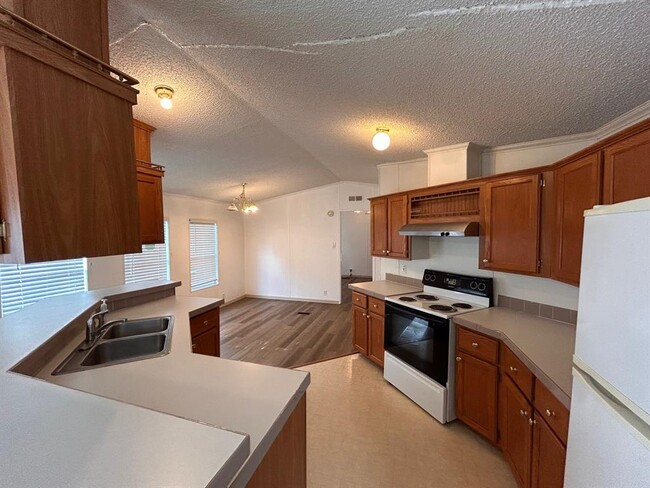 Building Photo - 504 Baker Ln