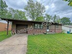 Foto principal - Three Bedroom Home for Lease - Park-like b...